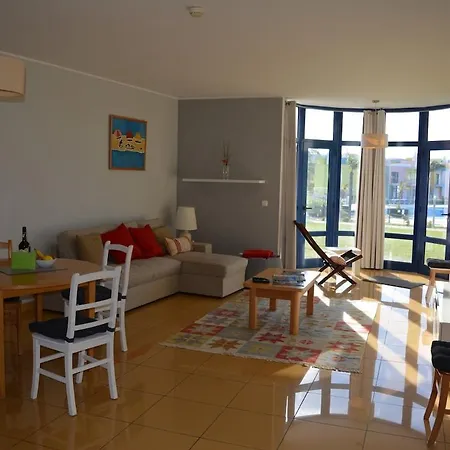 Apartmán Luxury 2-bed With Huge Pool - *