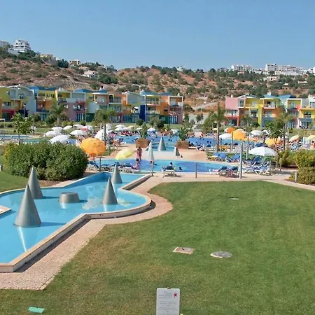 Luxury 2-bed With Huge Pool - Appartement